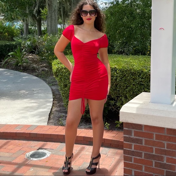 Beautiful ♥️ Deep Red Ruched Mini Dress - Picture 4 of 10